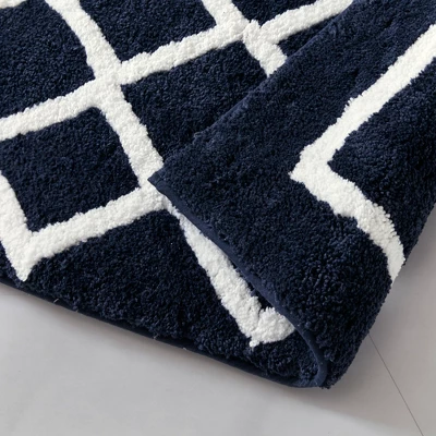 Arlo Reversible Tufted Microfiber Bath Rug - Image 4